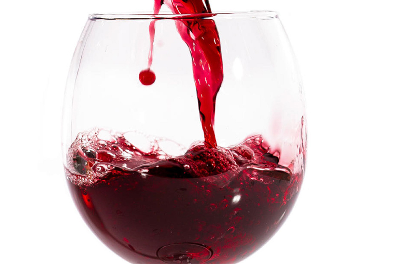 Tìm hiểu về các loại rượu vang chát nổi tiếng